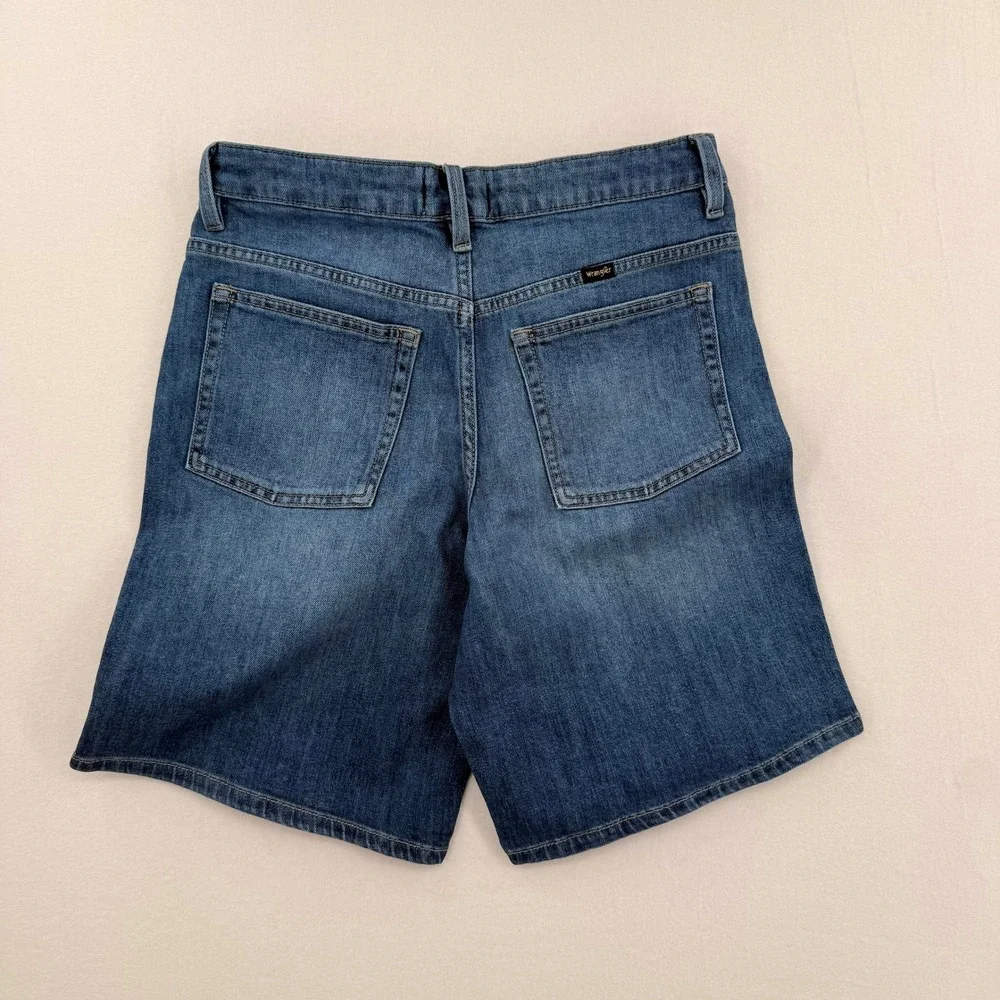 Wrangler Mens Denim Shorts Medium Wash Blue Size 4/27 Casual Jean Shorts